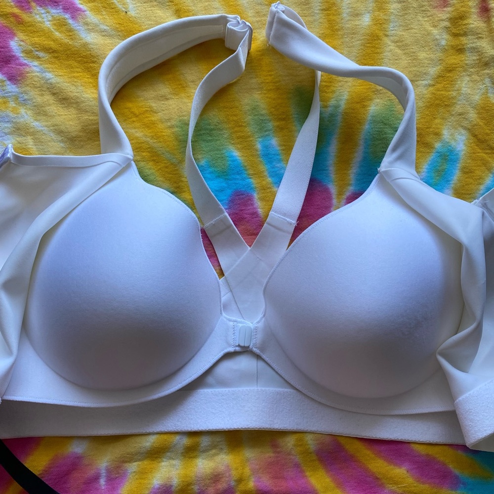 VS Sports Bra. Zip Up and Never worn. Too small for me. 34C True To Size! Enjoy!